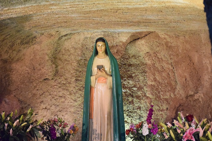 Vergine della Rivelazione – Grotta