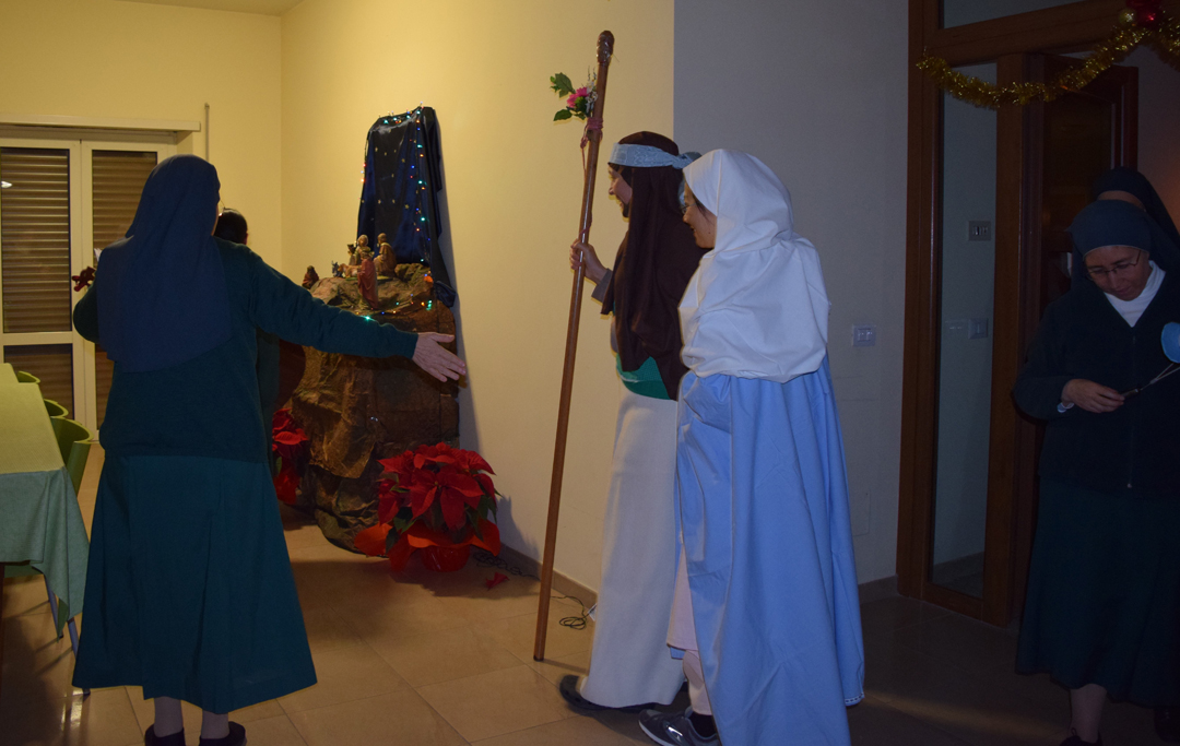 Christmas Traditions: Las Posadas – Missionaries of Divine Revelation